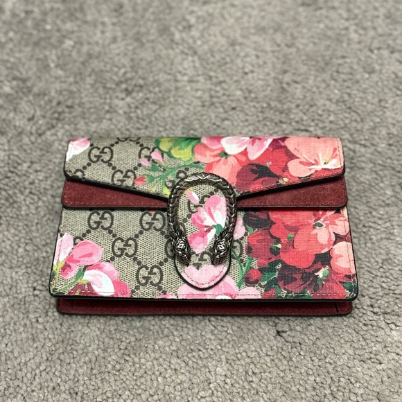 GG Marmont mini shoulder bag in Rosso Ancora red leather  Mini Gucci Bag